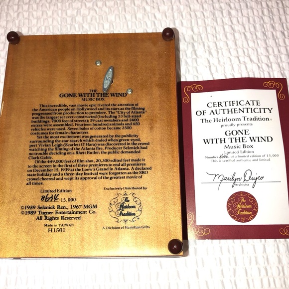 ANTIQUE GONE WITH THE WIND MUSIC BOX 7”3/4” X 6” X 2 1/2 Plays perfectly $ 50.00 - Picture 5 of 10